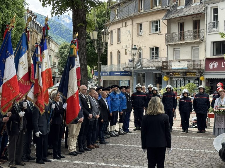 8 Mai à Luchon au monument aux Morts
