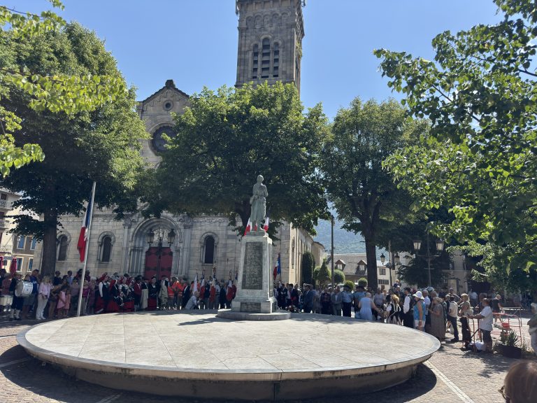 Luchon, 14 juillet au Monument aux Morts.